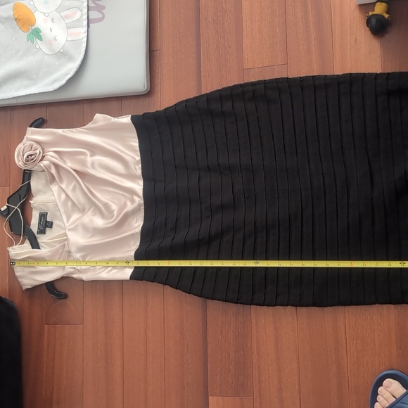 Dress barn two-tone formal dress with flower (champagne/black) - Picture 4 of 6